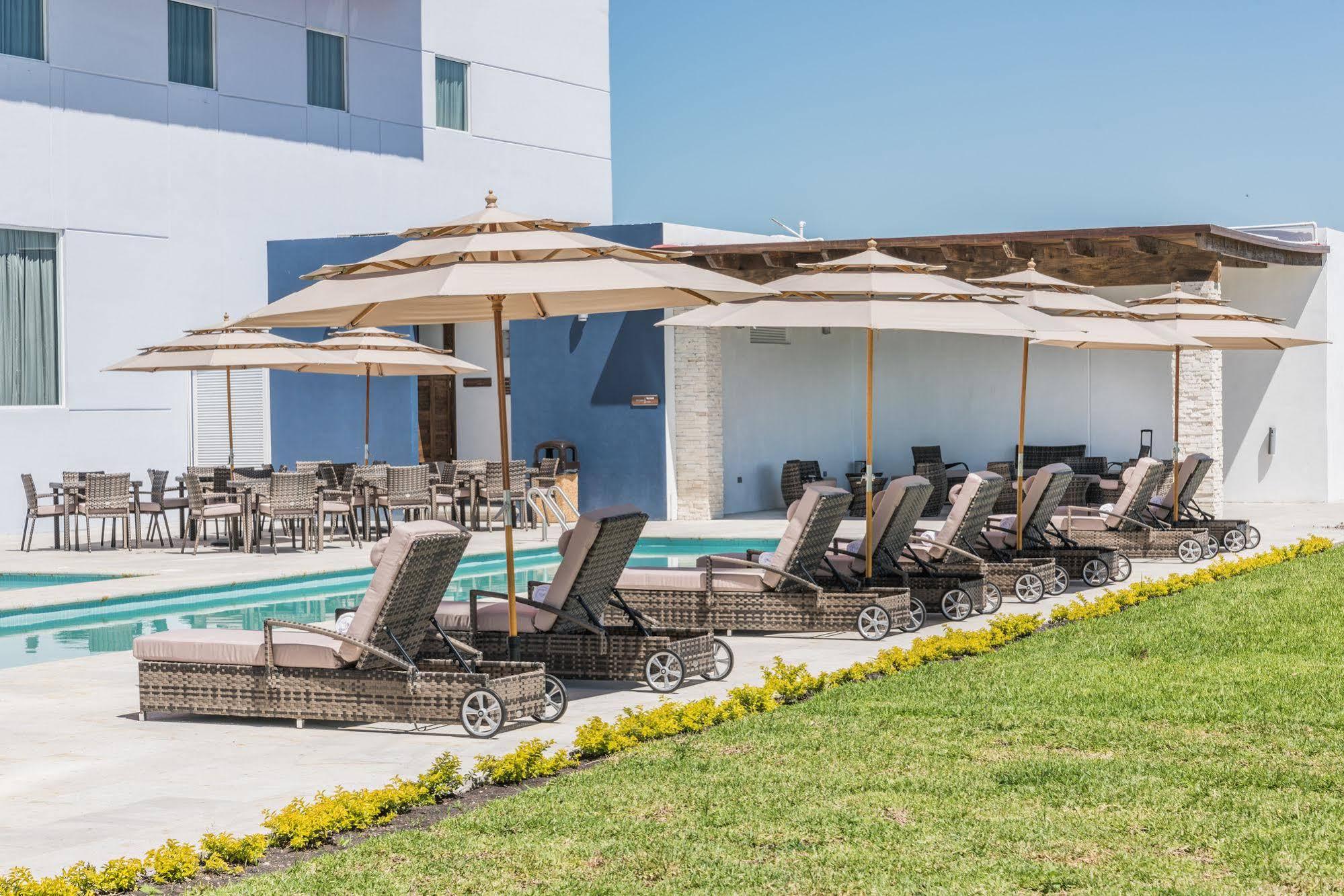 Hampton Inn & Suites By Hilton Salamanca Bajio Esterno foto