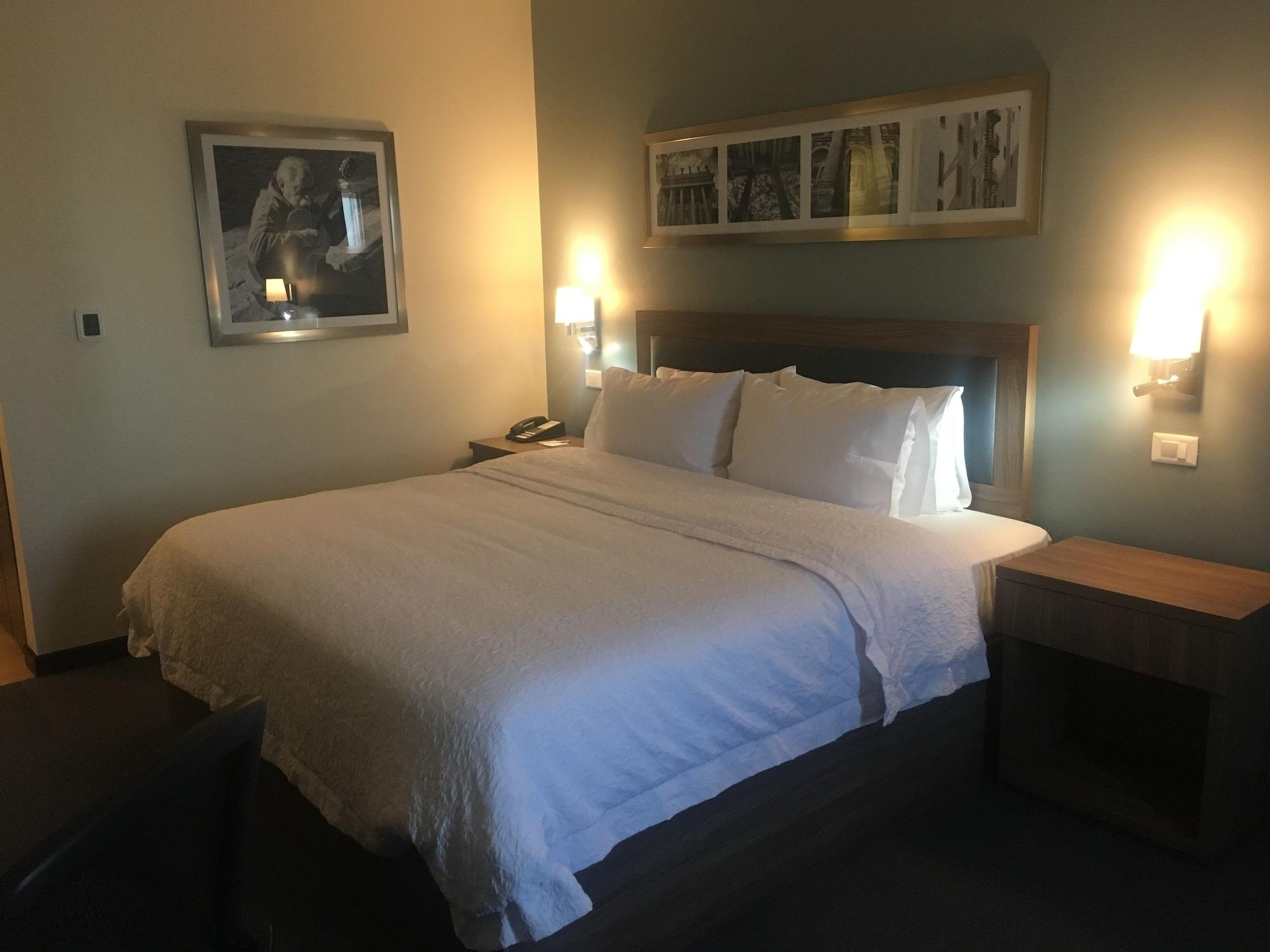 Hampton Inn & Suites By Hilton Salamanca Bajio Esterno foto