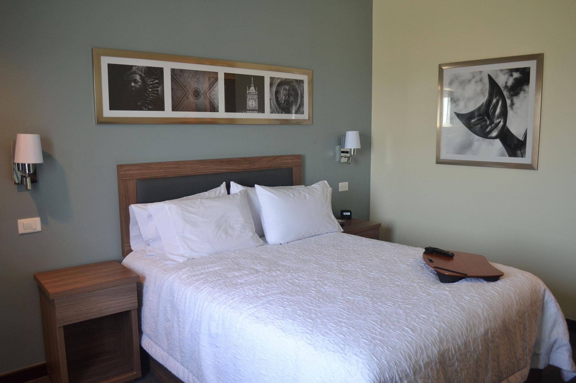 Hampton Inn & Suites By Hilton Salamanca Bajio Esterno foto