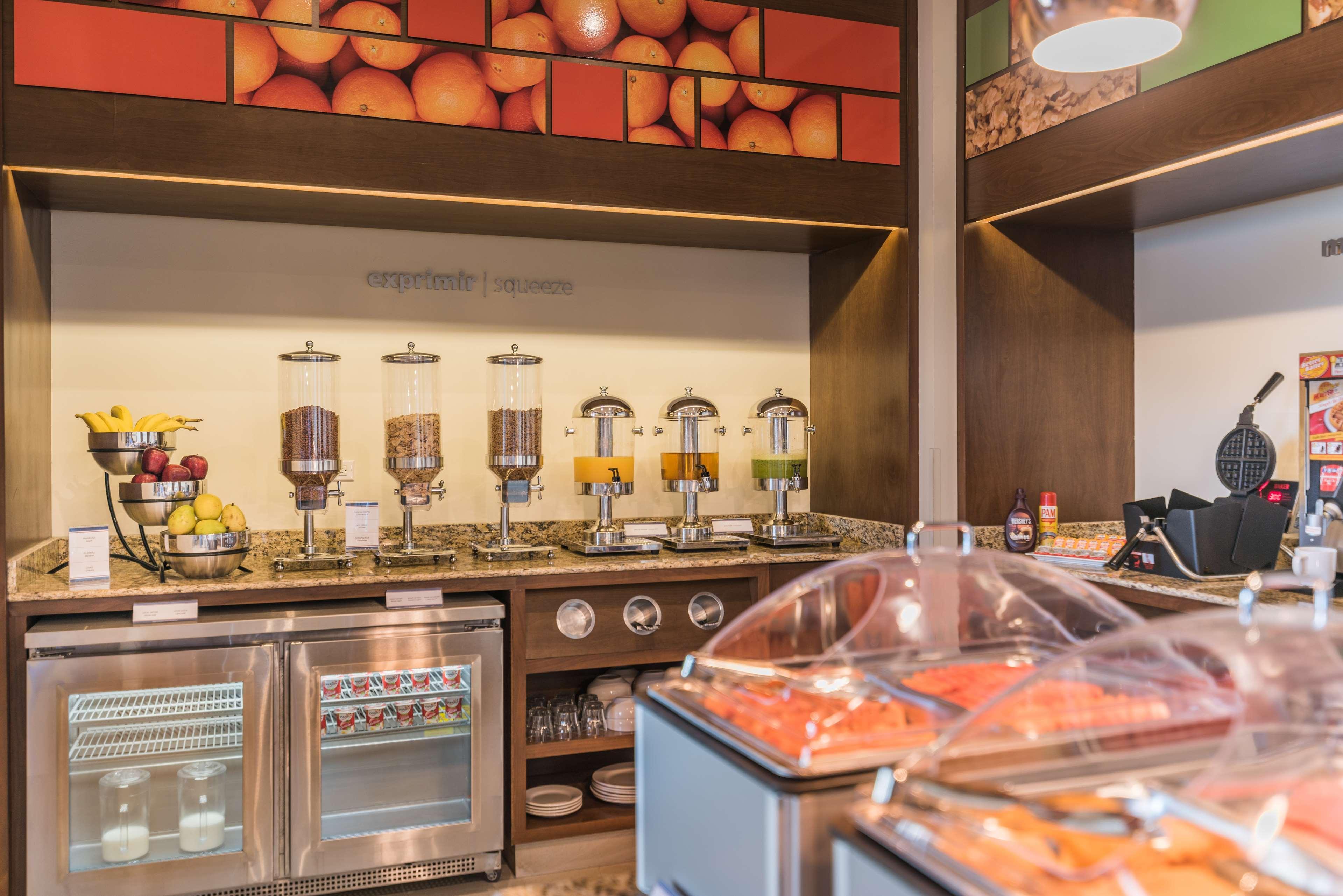 Hampton Inn & Suites By Hilton Salamanca Bajio Esterno foto