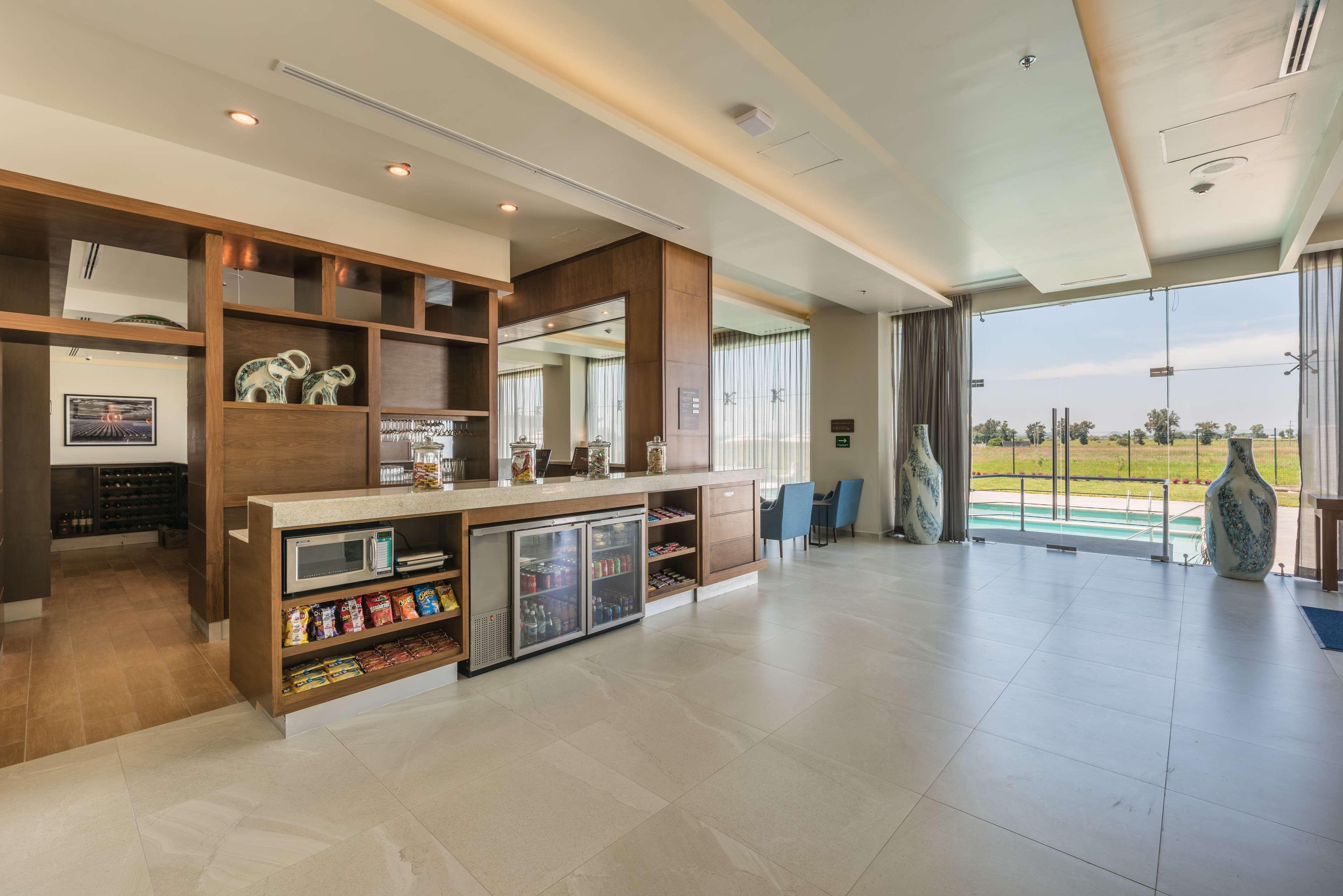 Hampton Inn & Suites By Hilton Salamanca Bajio Esterno foto