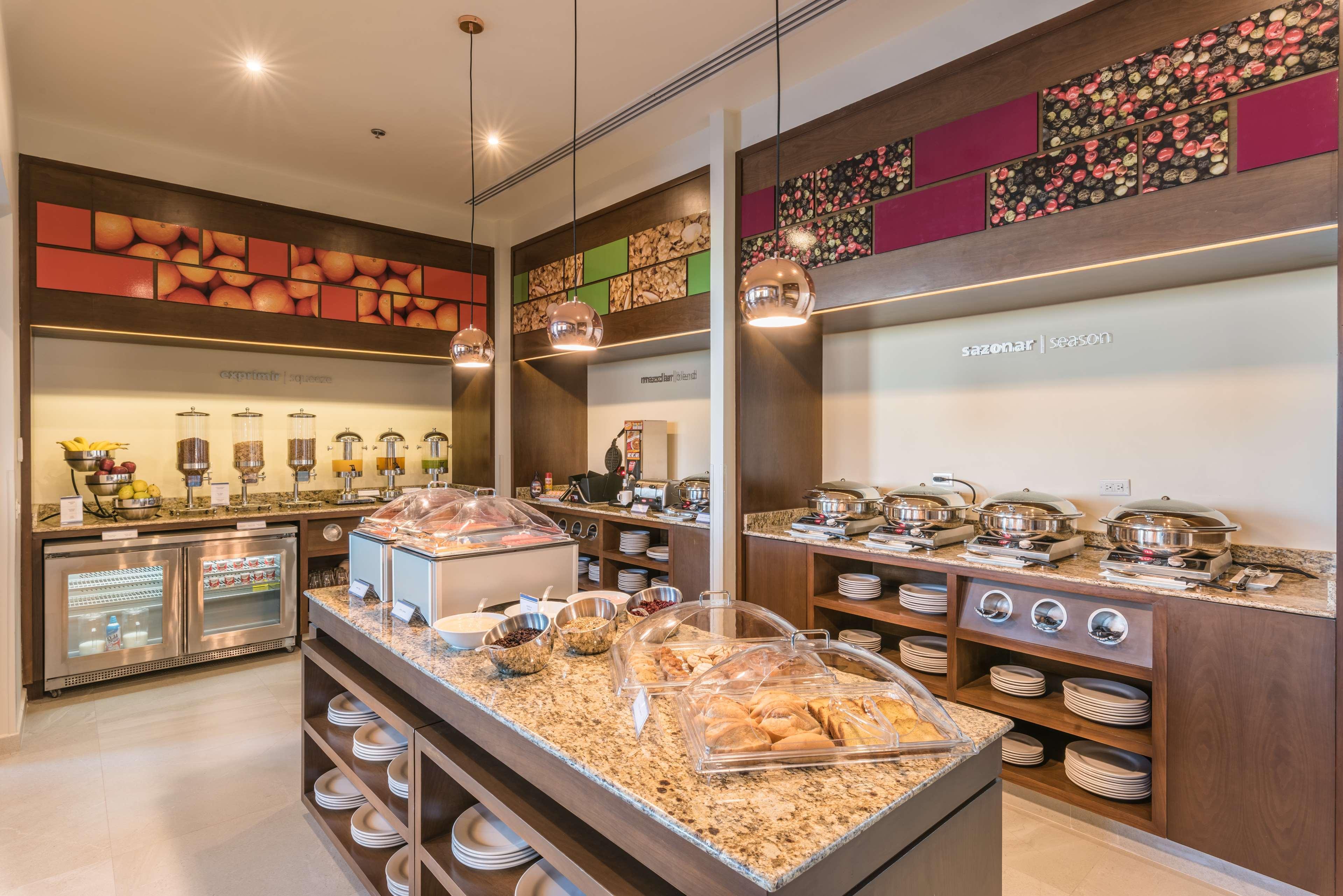 Hampton Inn & Suites By Hilton Salamanca Bajio Esterno foto