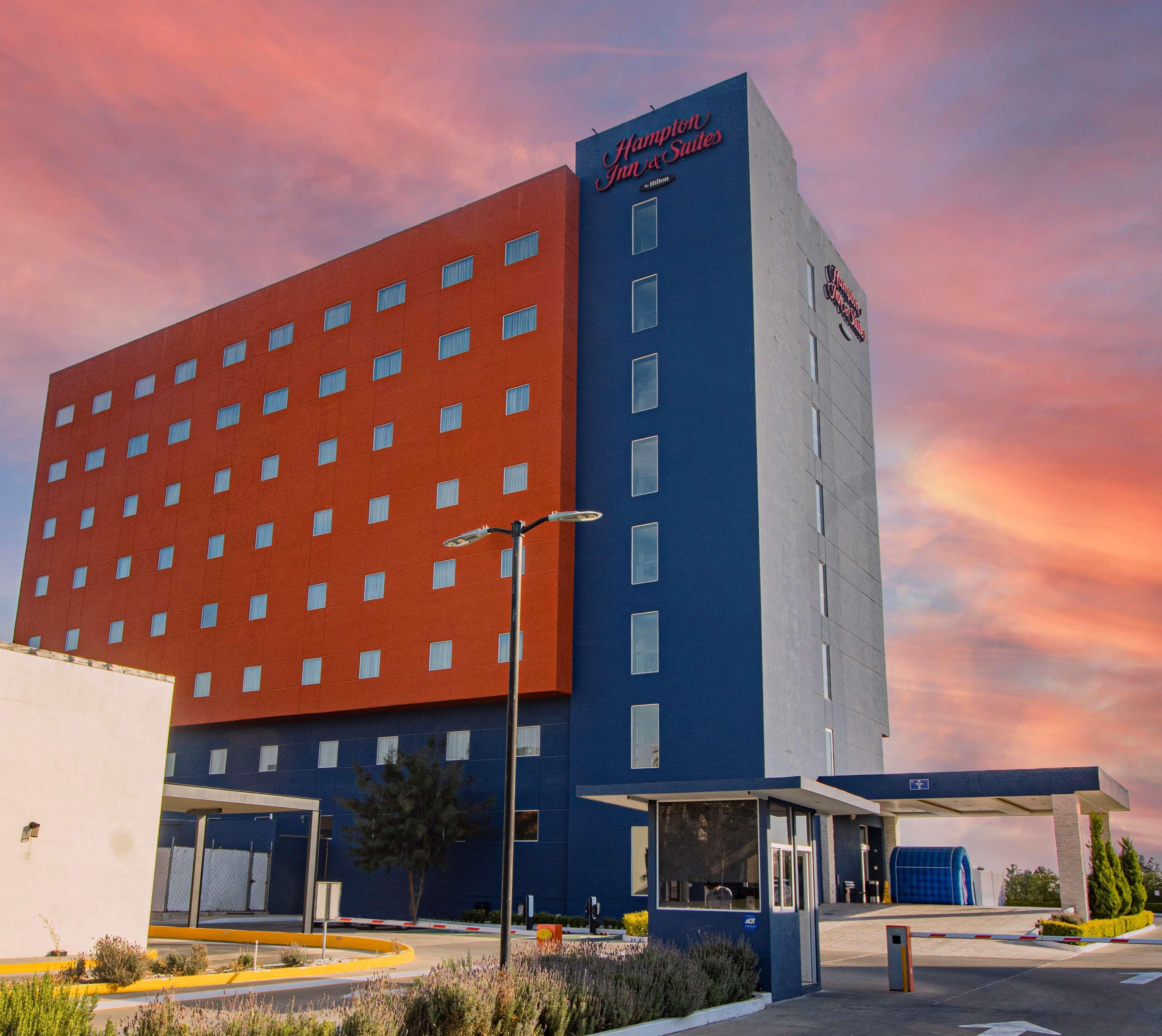 Hampton Inn & Suites By Hilton Salamanca Bajio Esterno foto
