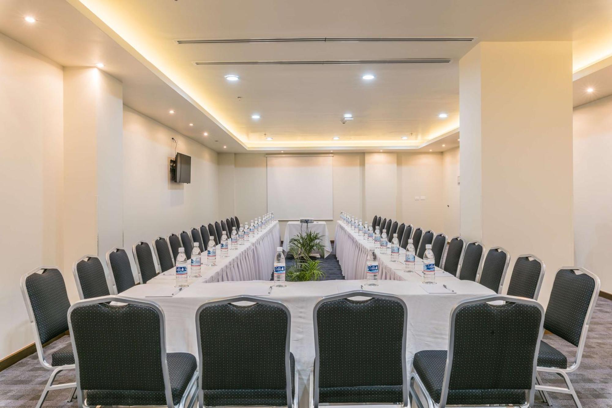 Hampton Inn & Suites By Hilton Salamanca Bajio Esterno foto