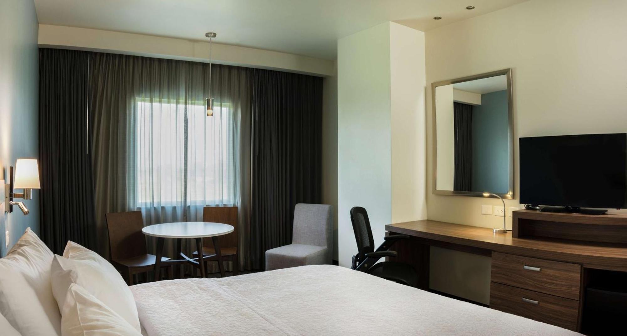 Hampton Inn & Suites By Hilton Salamanca Bajio Esterno foto