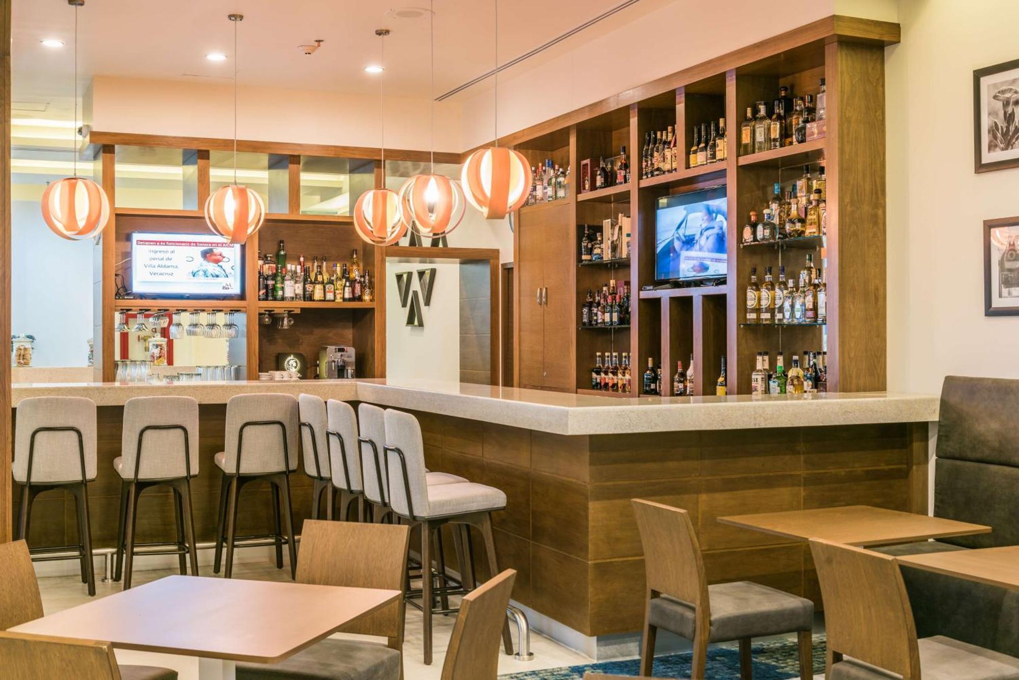 Hampton Inn & Suites By Hilton Salamanca Bajio Esterno foto