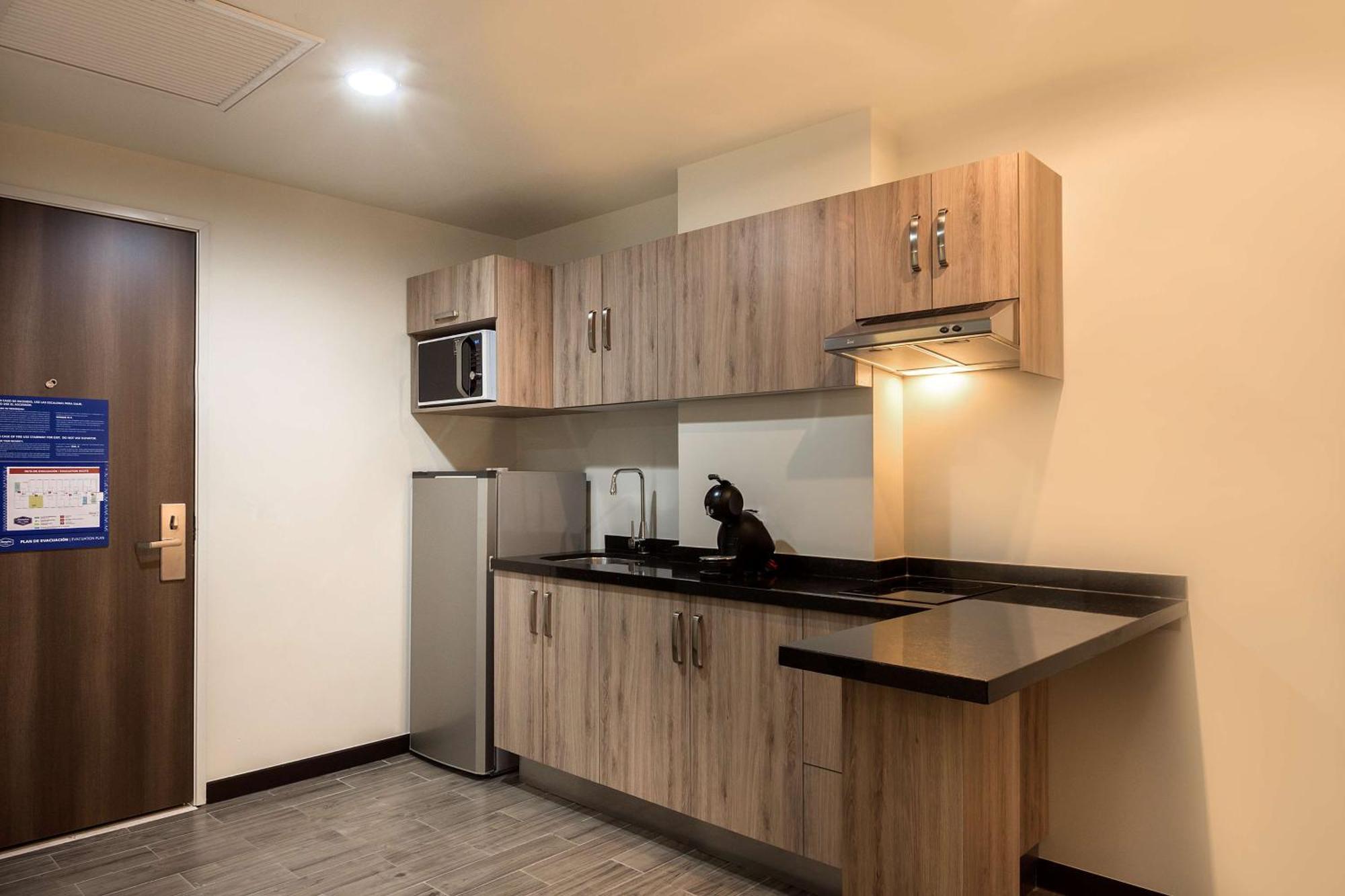 Hampton Inn & Suites By Hilton Salamanca Bajio Esterno foto
