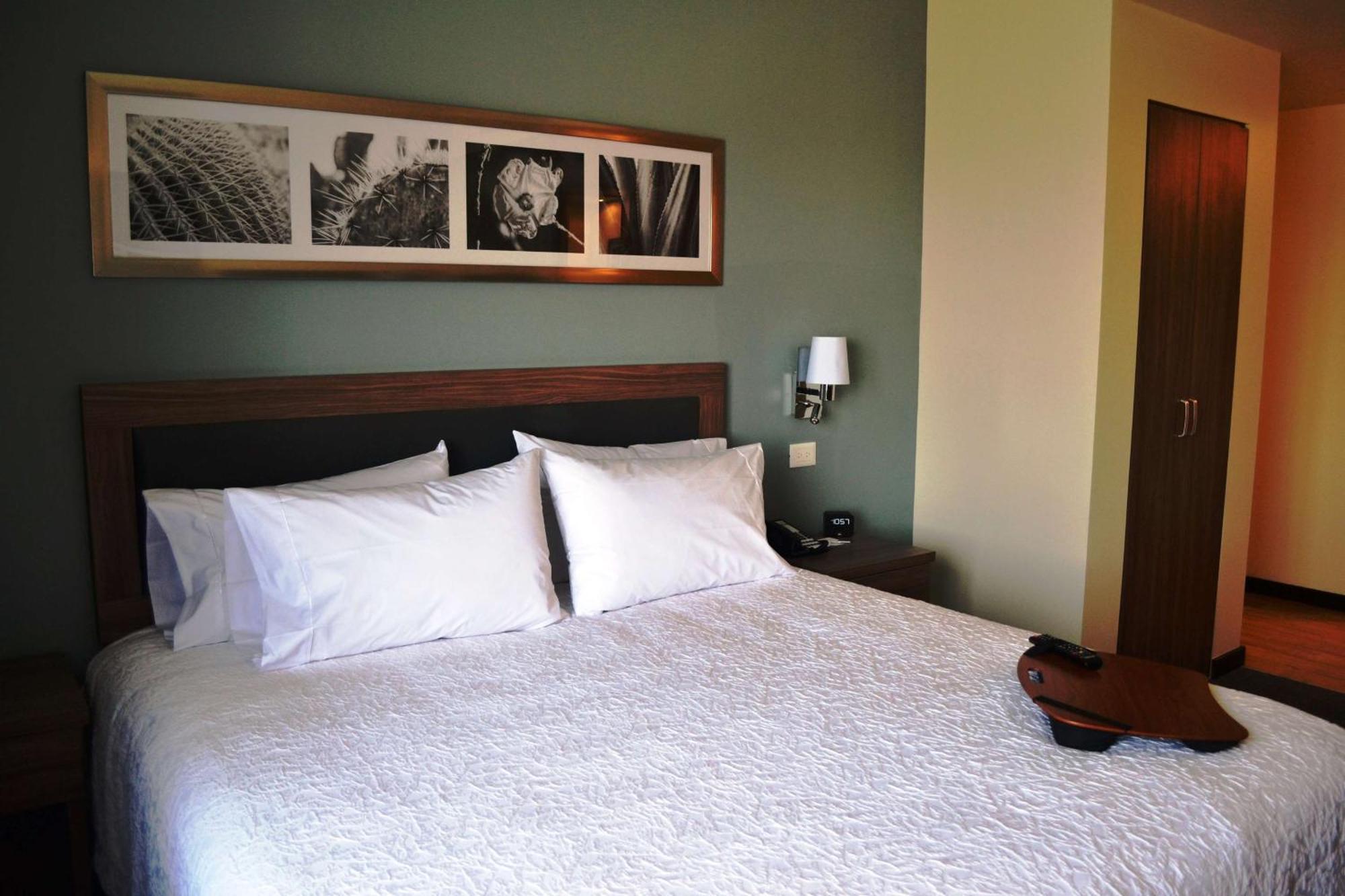Hampton Inn & Suites By Hilton Salamanca Bajio Esterno foto