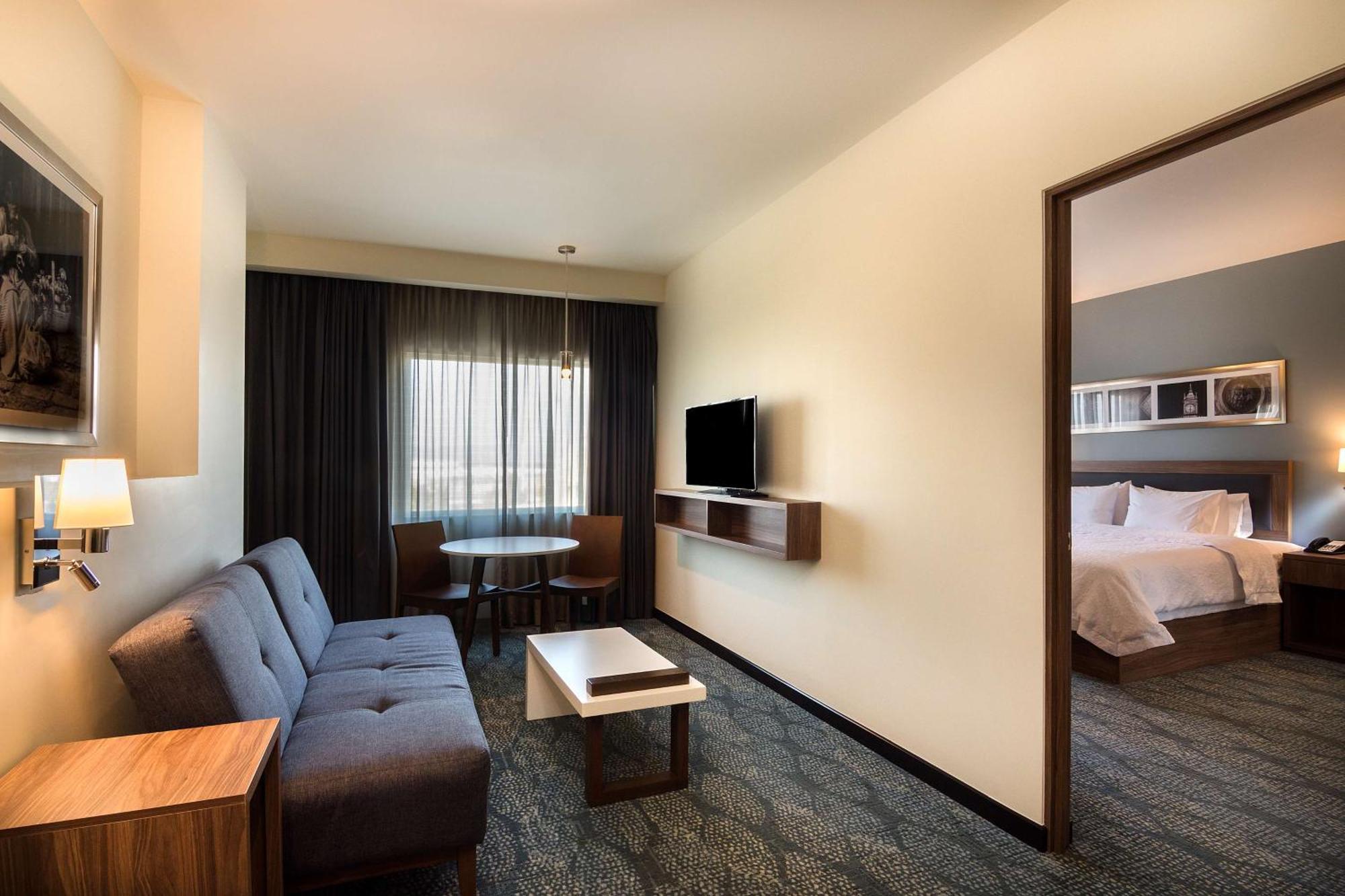 Hampton Inn & Suites By Hilton Salamanca Bajio Esterno foto