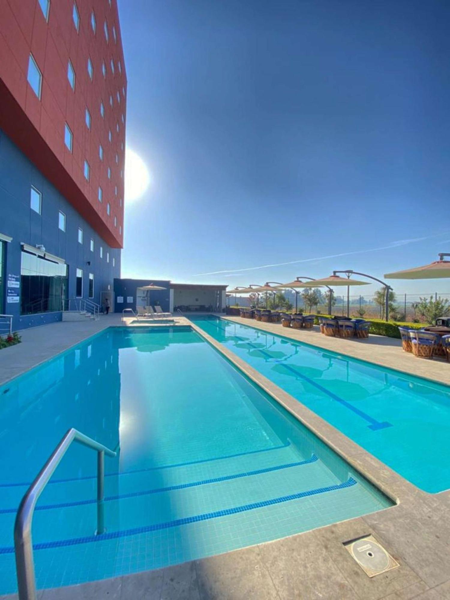 Hampton Inn & Suites By Hilton Salamanca Bajio Esterno foto