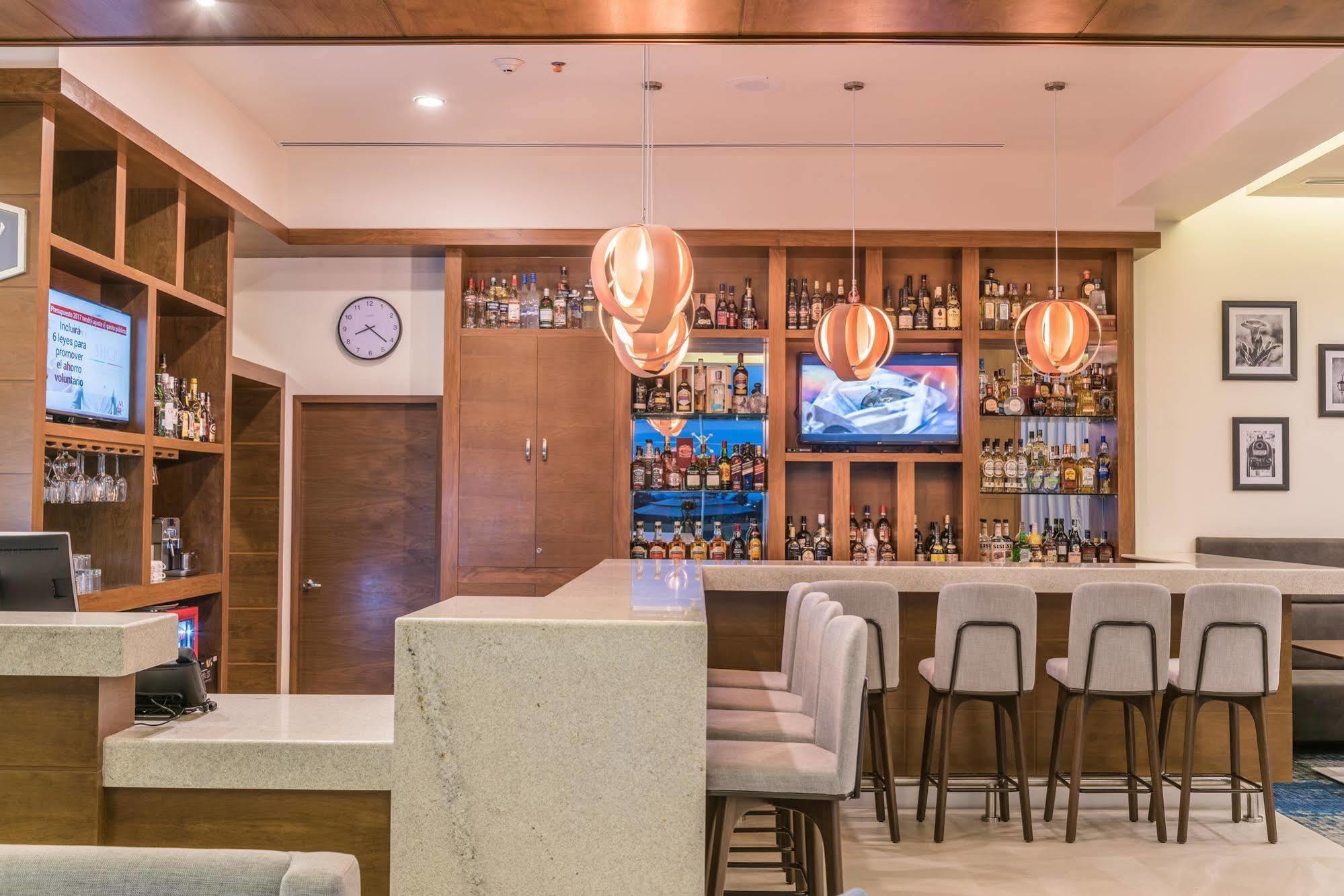 Hampton Inn & Suites By Hilton Salamanca Bajio Esterno foto